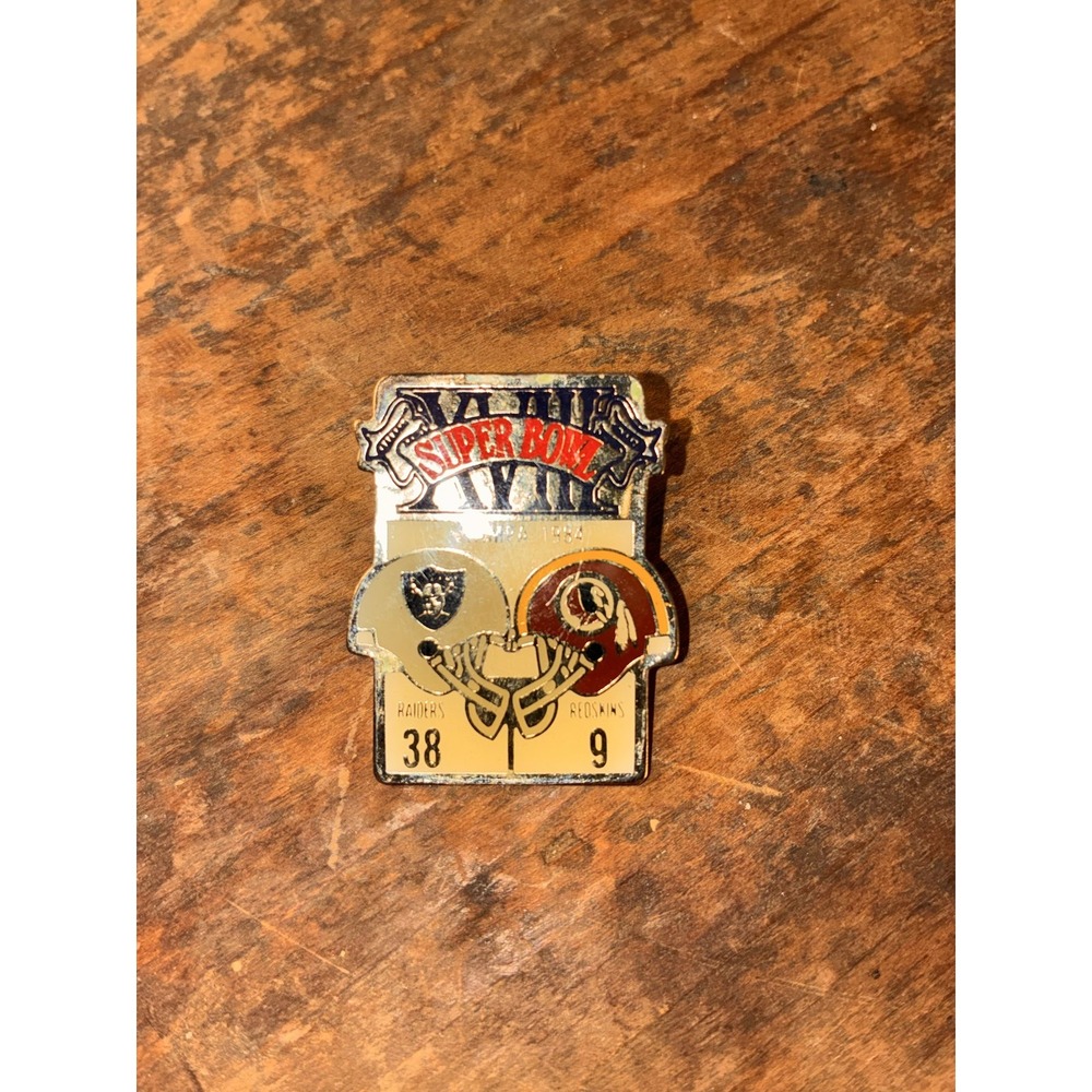 Super Bowl XVIII 1984 Raiders 38 vs‎ Redskins 9 Football Pin